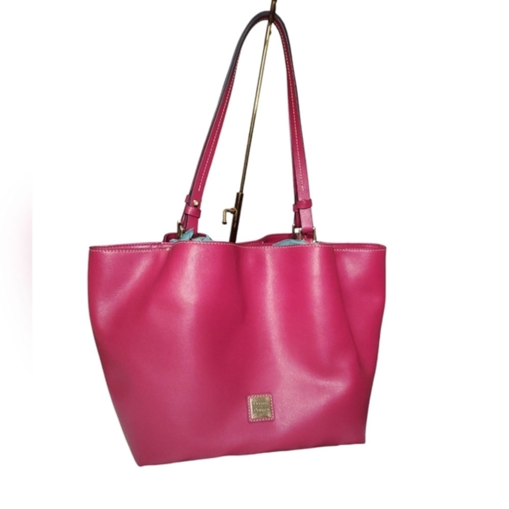 Dooney Bourke Large Barlow Flynn Tote Bag Saffiano Leather‎ Fushia Magenta